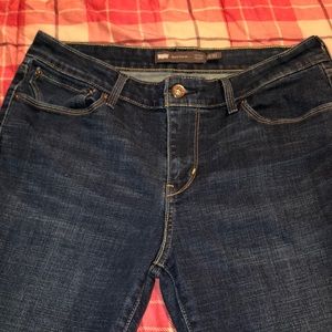 NWOT Levi’s Demi Curve Mid Rise Straight Leg Jeans